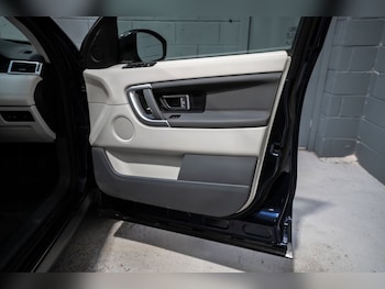 Used Land Rover Discovery Sport 2017 for sale - 78306201: Photo