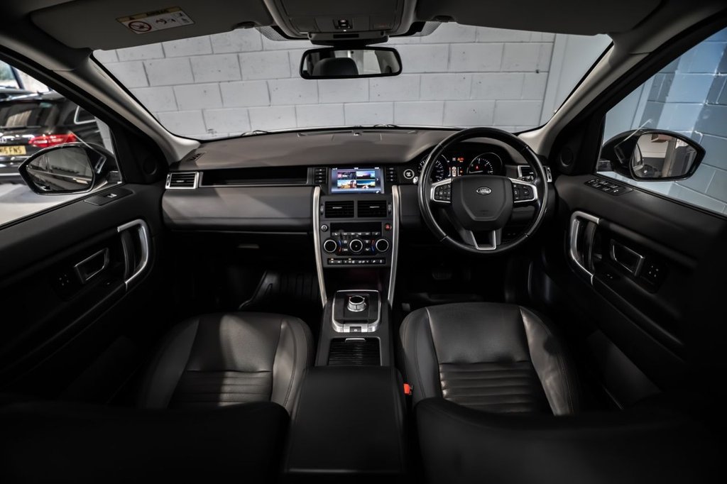 Used Land Rover Discovery Sport 2017 for sale - 77952870: Photo 2