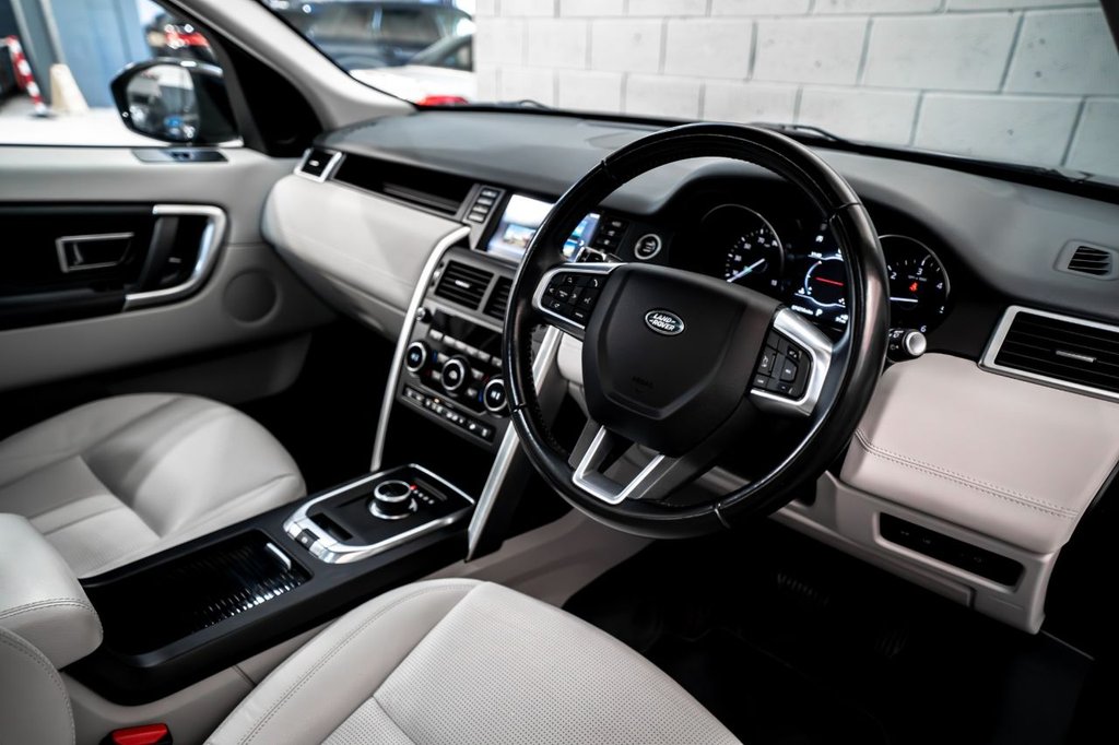 Used Land Rover Discovery Sport 2017 for sale - 77953243: Photo 11