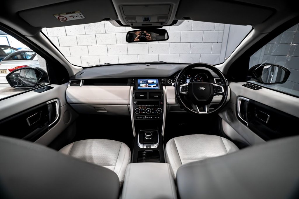 Used Land Rover Discovery Sport 2017 for sale - 77953243: Photo 2