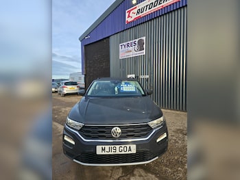 Used Volkswagen T-Roc 2019 for sale - 77053001: Photo