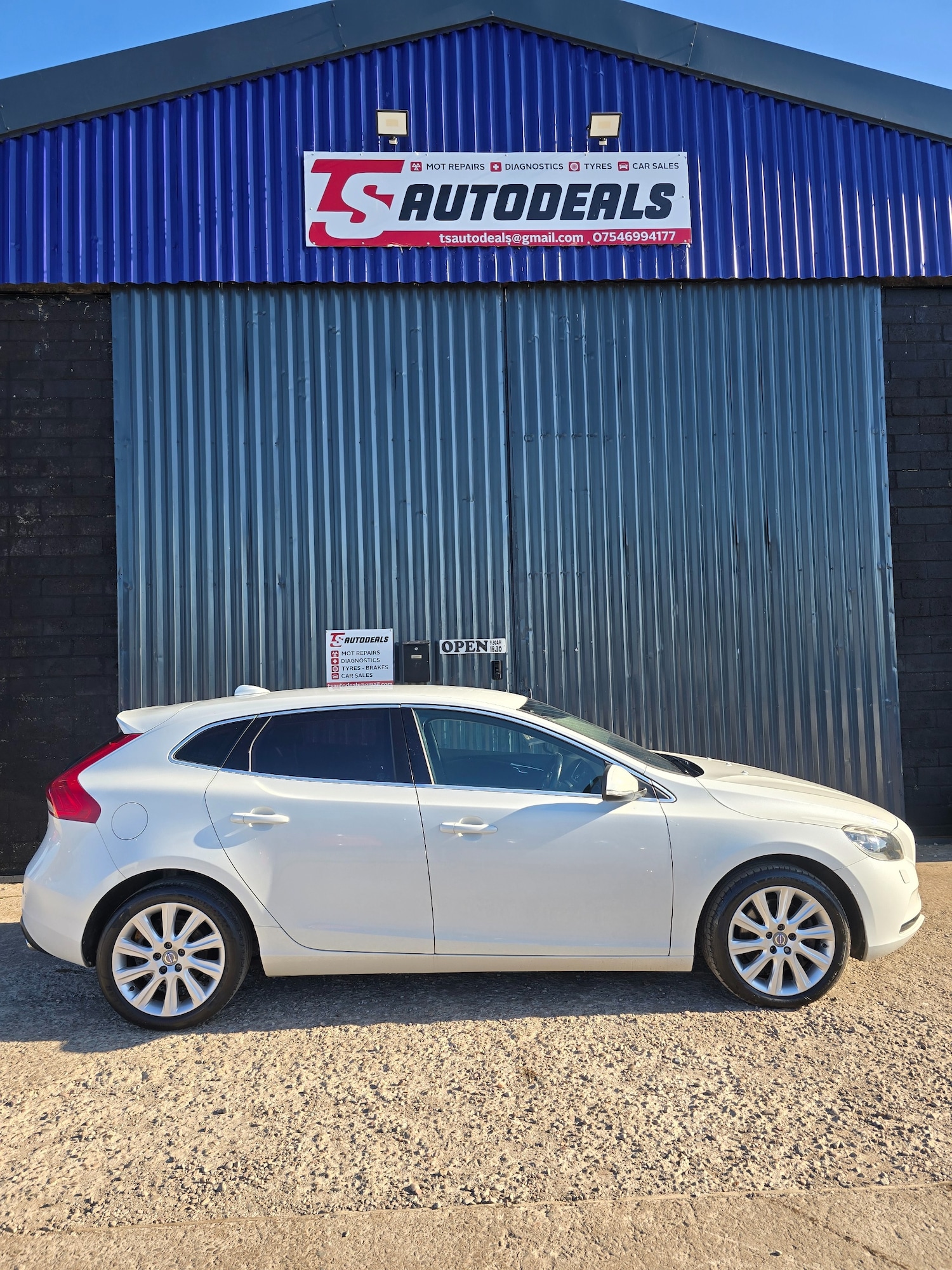 Used Volvo V40 2016 for sale - 76346065: Photo 2