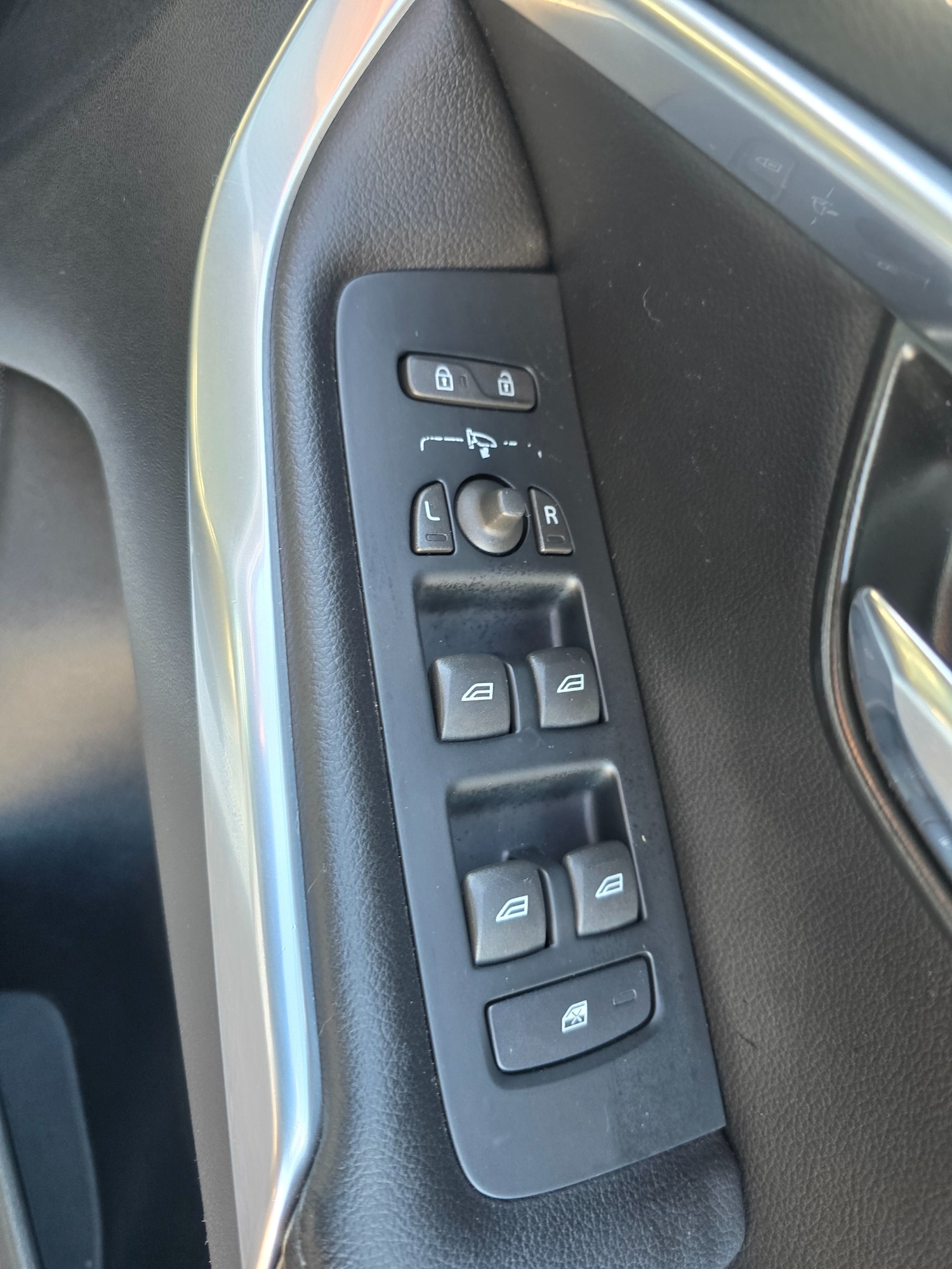 Used Volvo V40 2016 for sale - 76346065: Photo 23