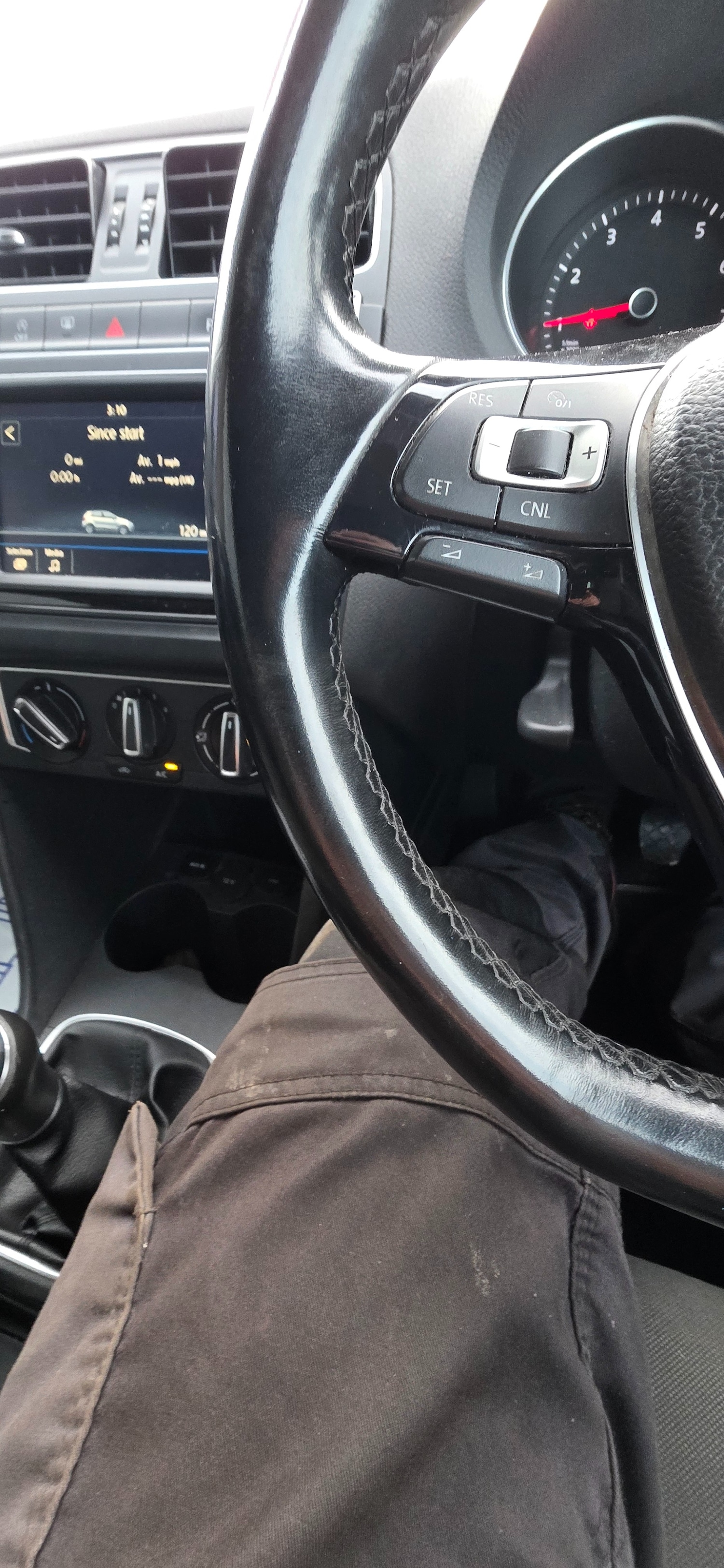 Used Volkswagen Polo 2017 for sale - 77751897: Photo 5