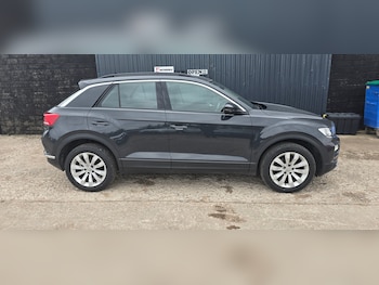 Used Volkswagen T-Roc 2019 for sale - 79414239: Photo