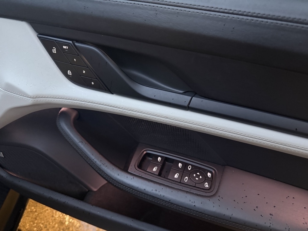 Used Porsche Taycan 2021 for sale - 76589222: Photo 15