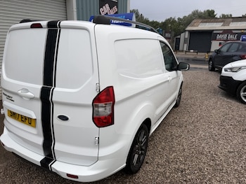 Used Ford Transit Courier 2017 for sale - 78993897: Photo