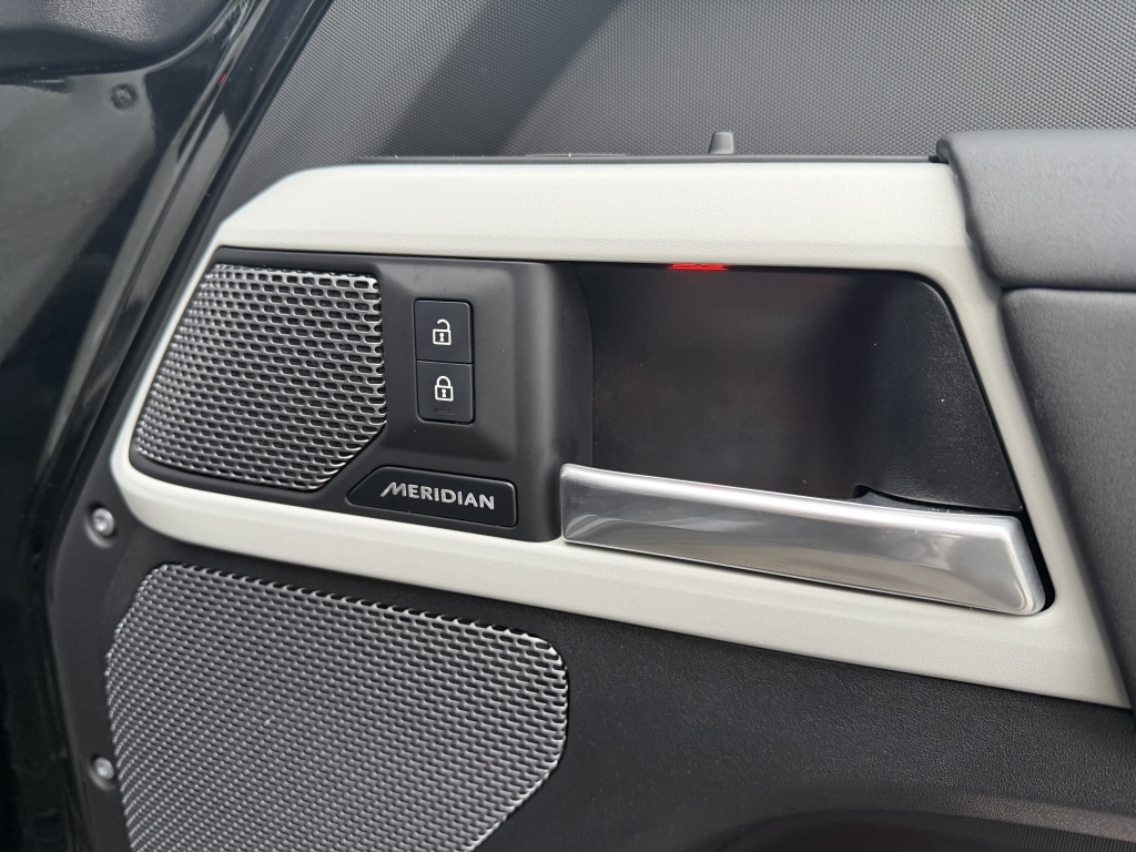 Used Land Rover Defender 2024 for sale - 76532544: Photo 11