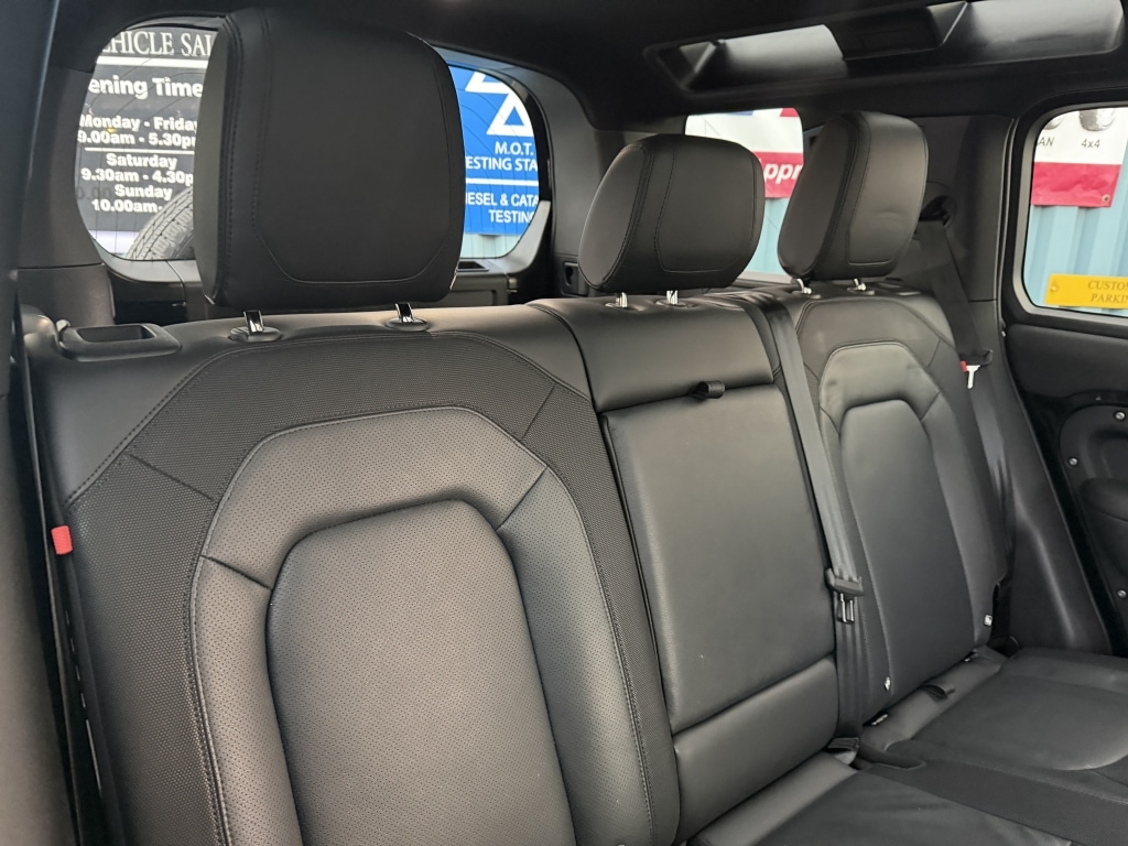 Used Land Rover Defender 2024 for sale - 76532544: Photo 18