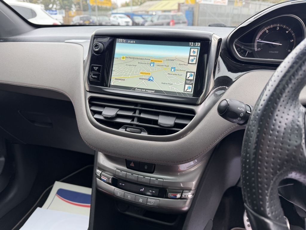 Used Peugeot 208 2014 for sale - 76232918: Photo 11