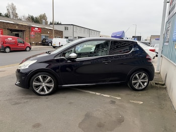 Used Peugeot 208 2014 for sale - 76232918: Photo
