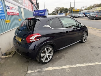 Used Peugeot 208 2014 for sale - 76232918: Photo