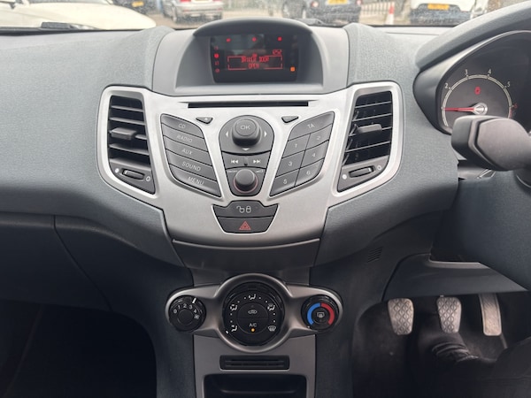 Used Ford Fiesta 2010 for sale - 74928414: Photo 10