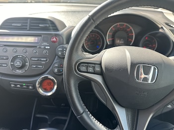 Used Honda Jazz 2013 for sale - 76126103: Photo