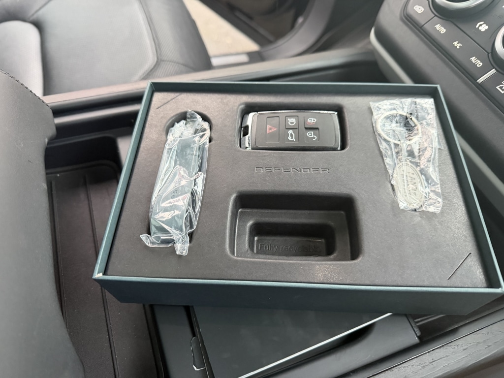 Used Land Rover Defender 2024 for sale - 77137369: Photo 16