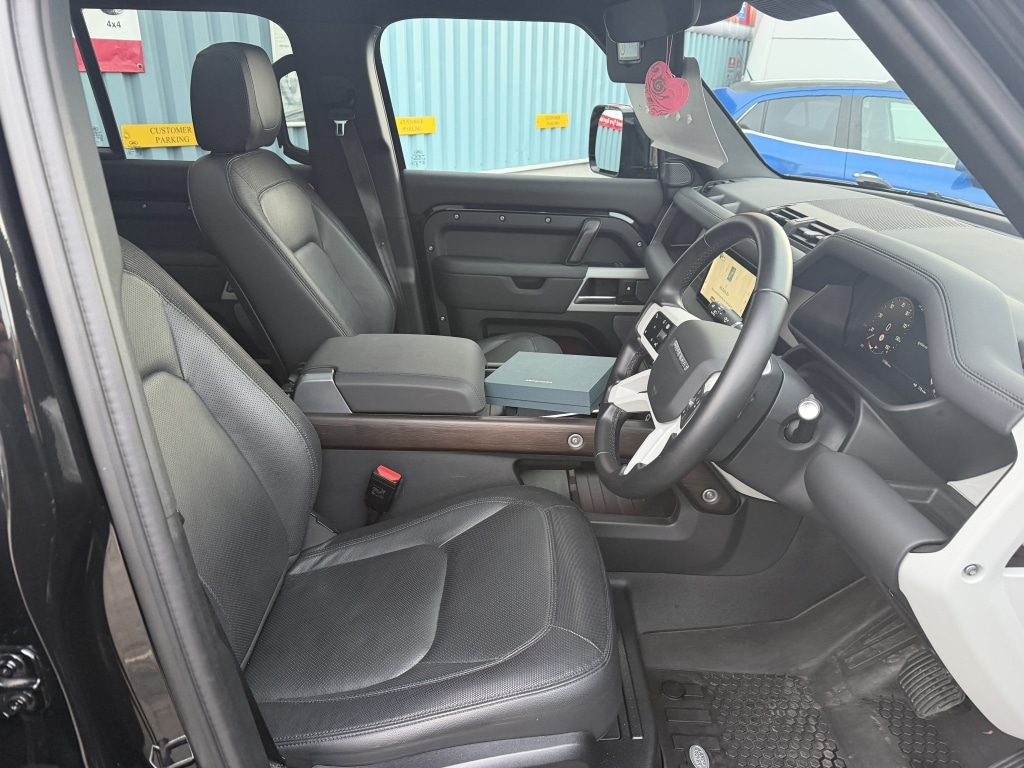 Used Land Rover Defender 2024 for sale - 77137369: Photo 8