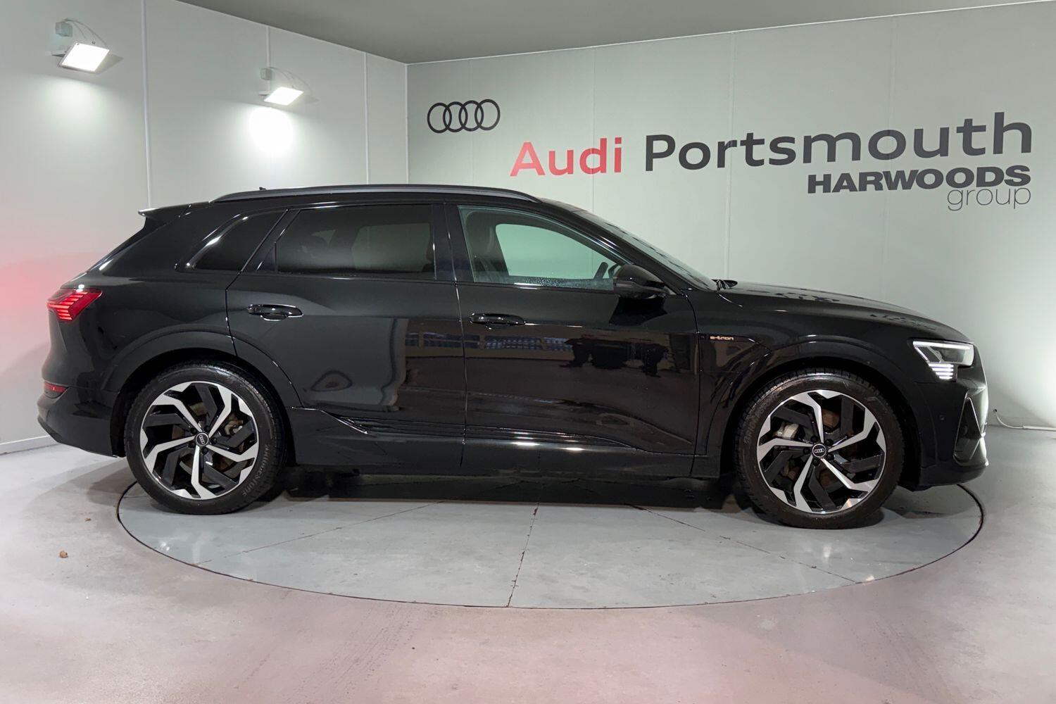 Used Audi e-tron 2023 for sale - 77253704: Photo 2
