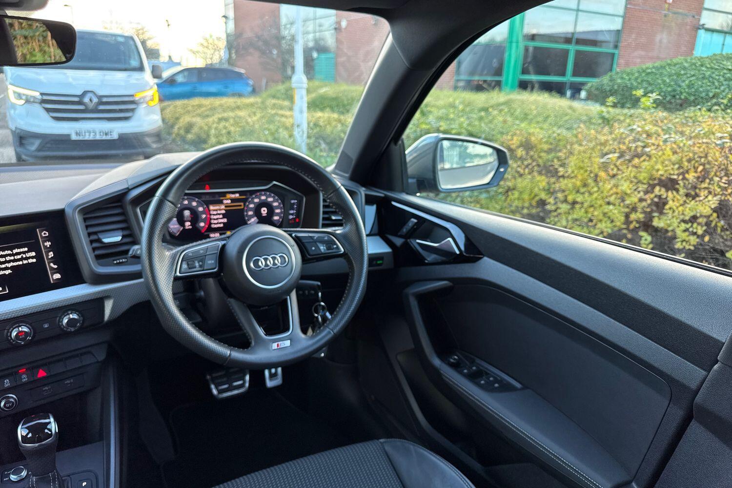 Used Audi A1 for sale - 76700943: Photo 44
