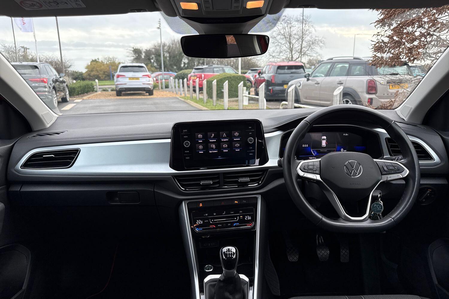 Used Volkswagen T-Roc 2023 for sale - 76964809: Photo 3