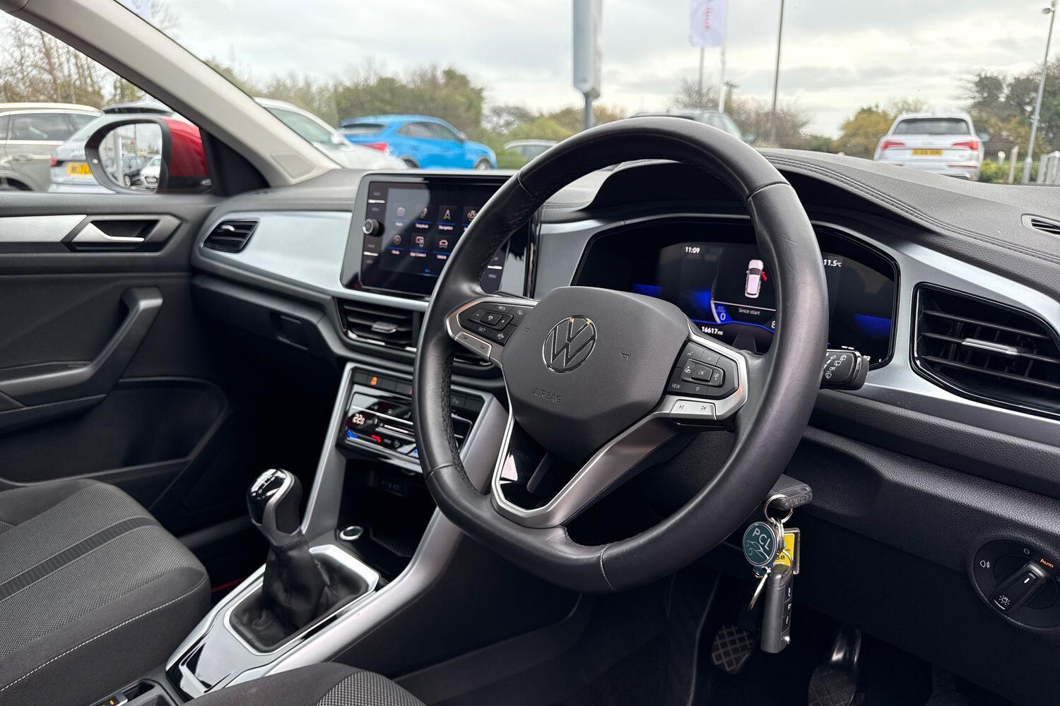 Used Volkswagen T-Roc 2023 for sale - 76964809: Photo 32