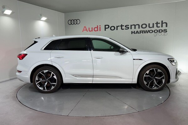 Used Audi e-tron S 2021 for sale - 76239651: Photo 2