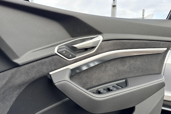 Used Audi SQ8 e-tron 2023 for sale - 76215695: Photo 55
