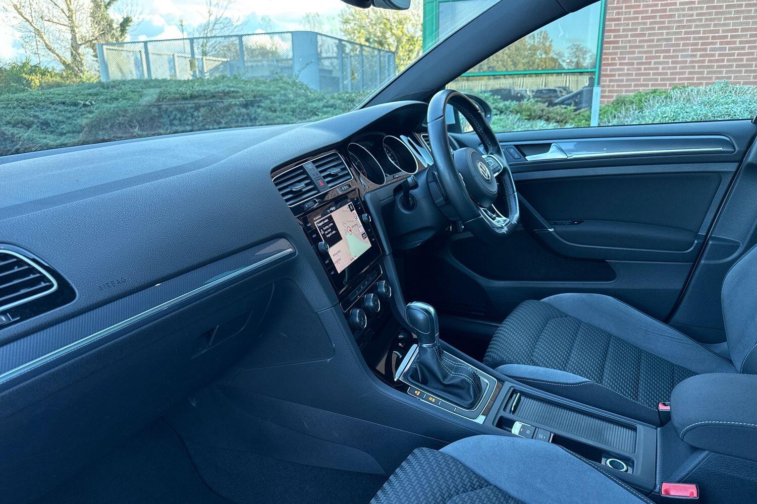 Used Volkswagen Golf 2018 for sale - 76633260: Photo 29