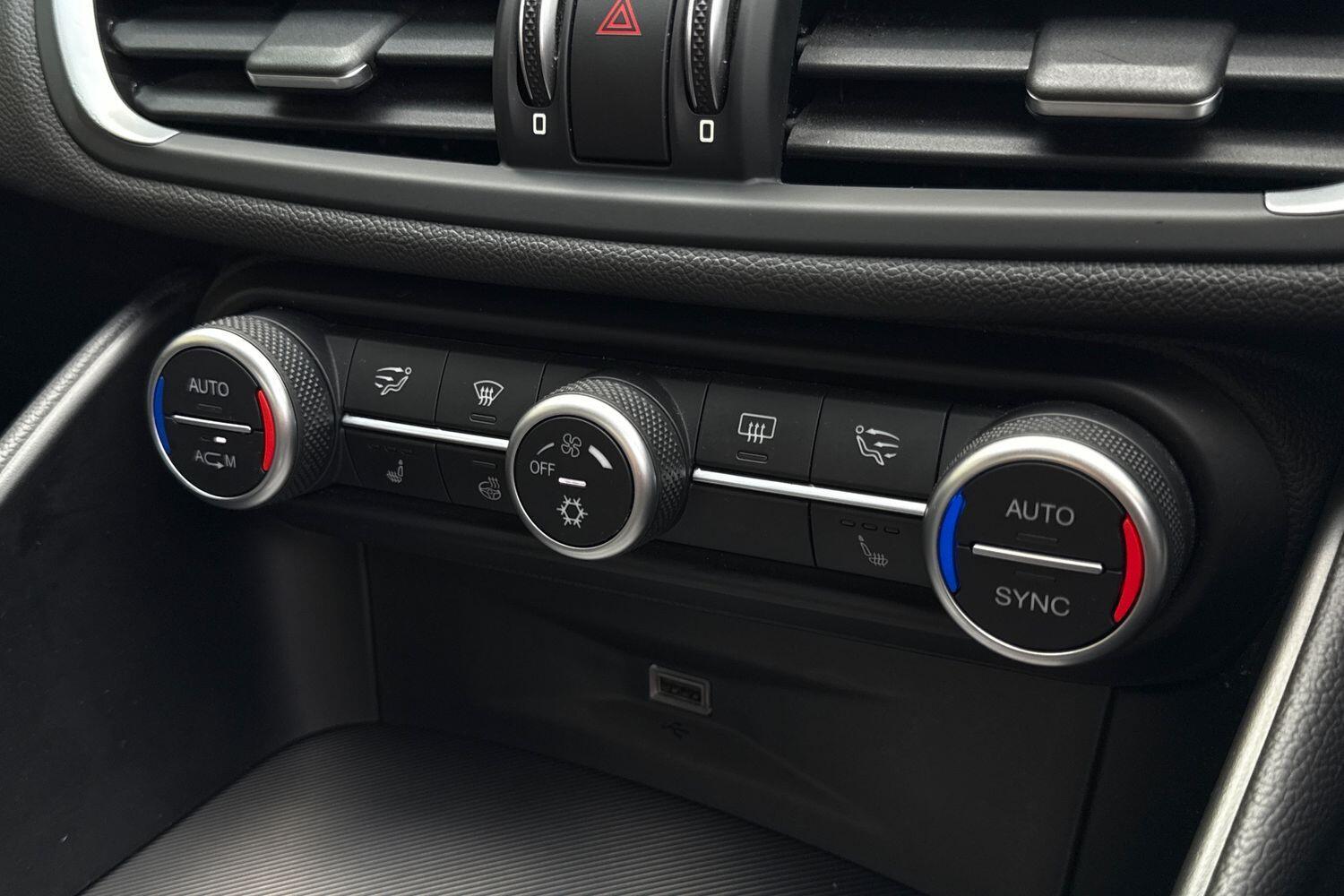 Used Alfa Romeo Giulia 2017 for sale - 77040873: Photo 38