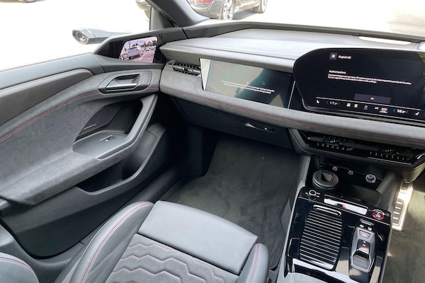 Used Audi S6 e-tron Avant 2025 for sale - 76295846: Photo 32