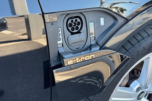 Used Audi e-tron 2022 for sale - 76296049: Photo 17