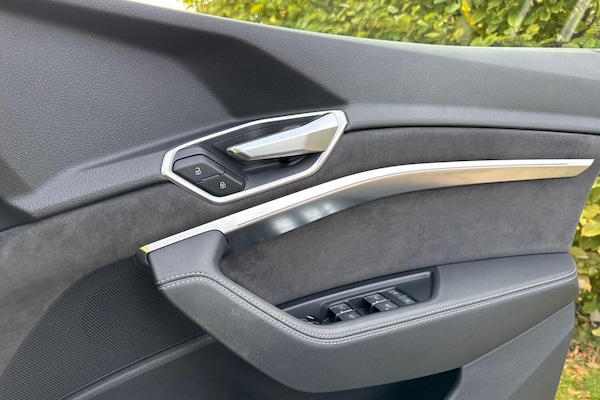 Used Audi e-tron 2021 for sale - 76246609: Photo 48