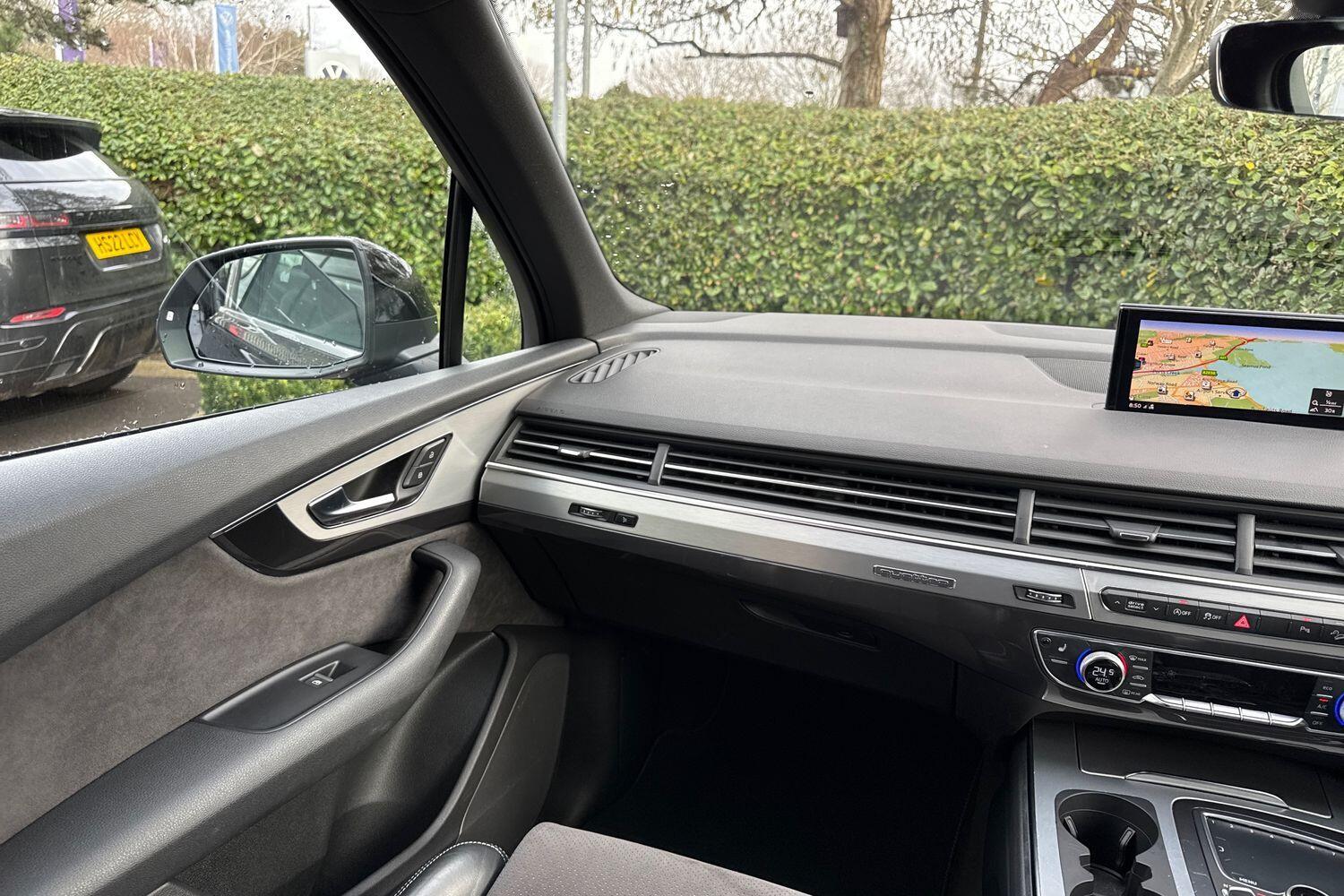 Used Audi Q7 2017 for sale - 77646210: Photo 48