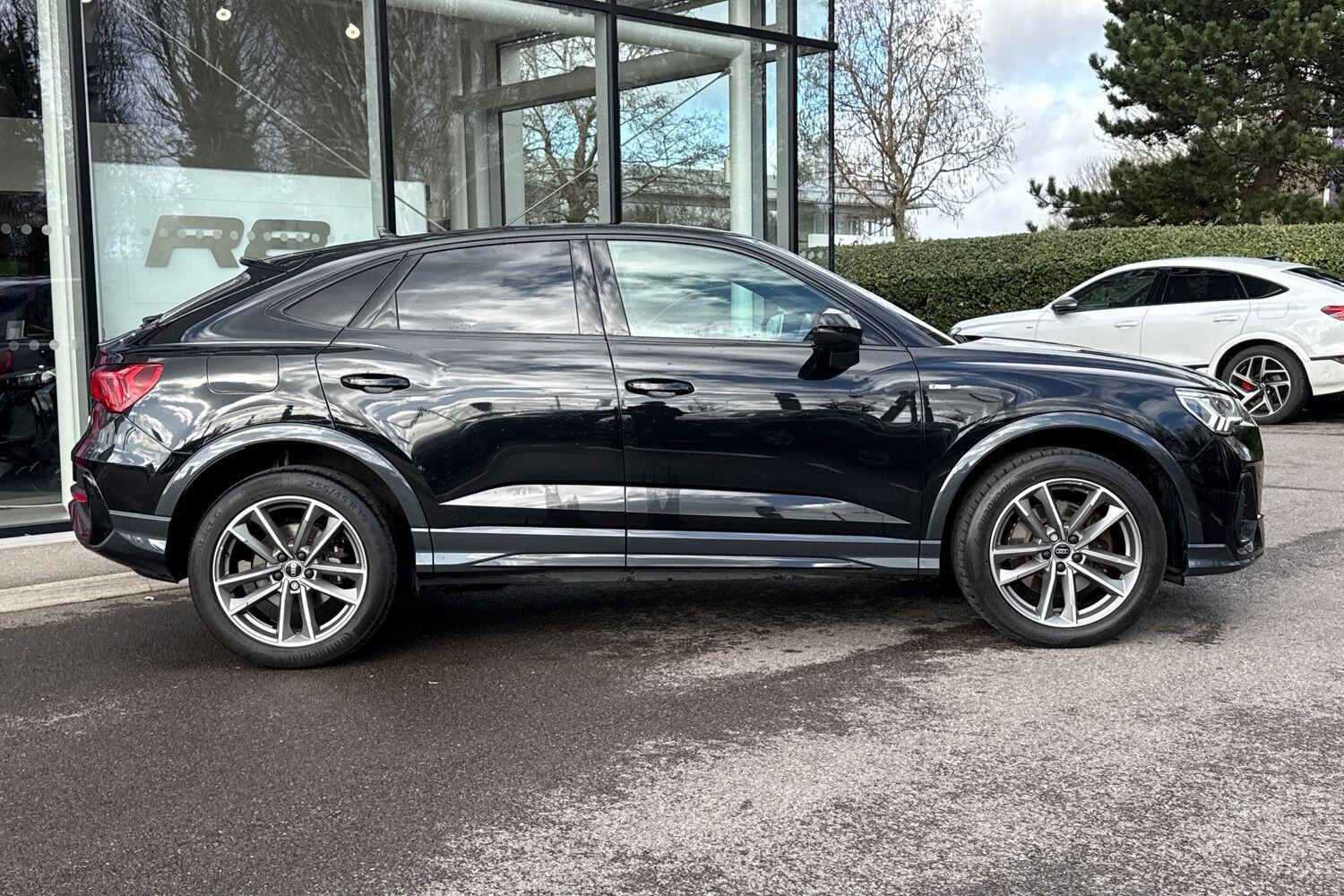 Used Audi Q3 2023 for sale - 77573851: Photo 2