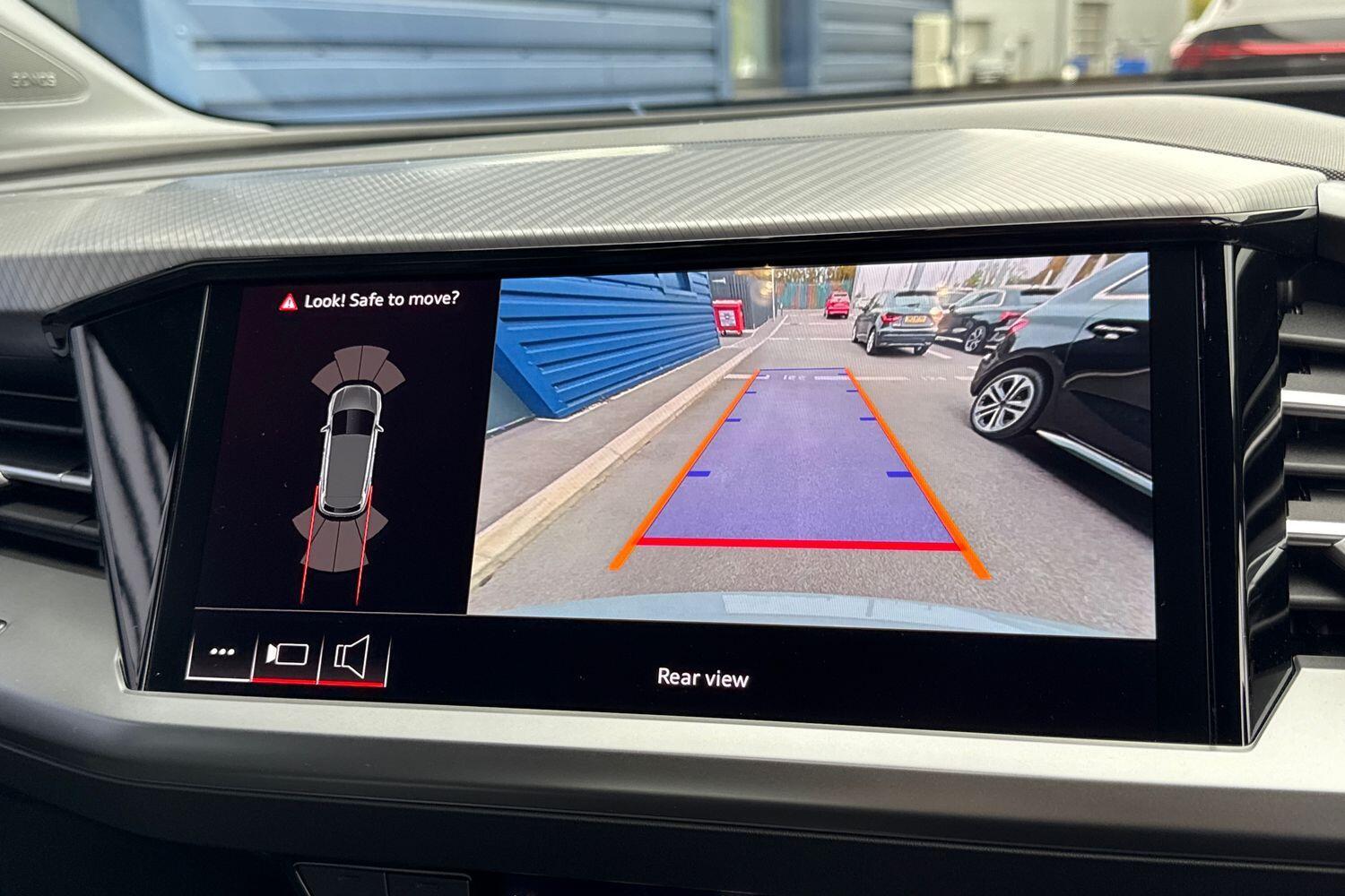 Used Audi Q4 e-tron 2025 for sale - 76953142: Photo 5