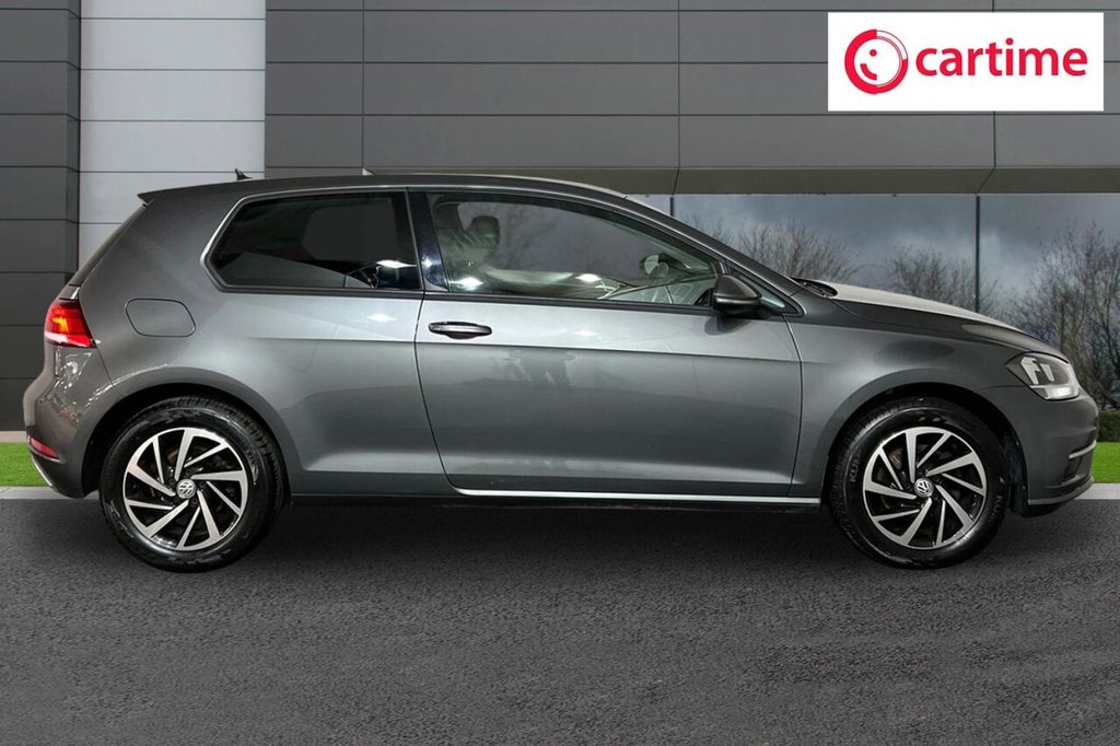 Used Volkswagen Golf 2019 for sale - 76820421: Photo 2