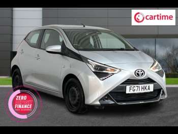 2021 (71) - 1.0 VVT-i x-play Hatchback 5dr Petrol Manual Euro 6 (s/s) (71 ps) 1 Owner,
