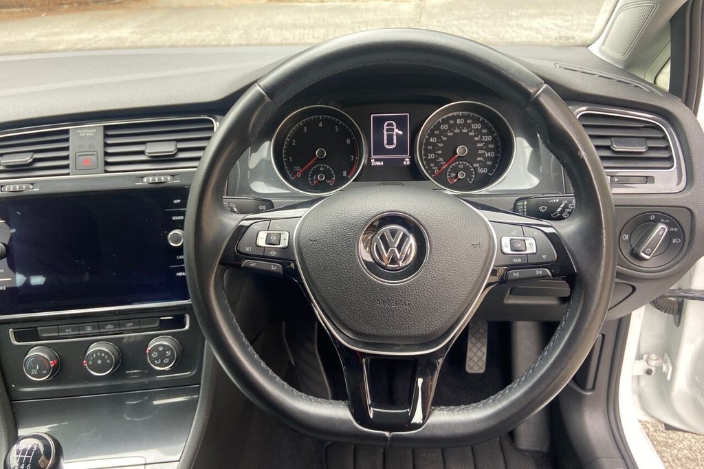 Used Volkswagen Golf 2018 for sale - 76617380: Photo 40