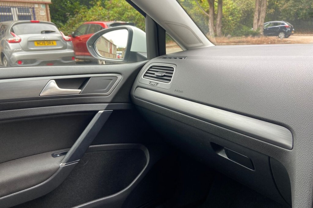 Used Volkswagen Golf 2018 for sale - 76617380: Photo 44