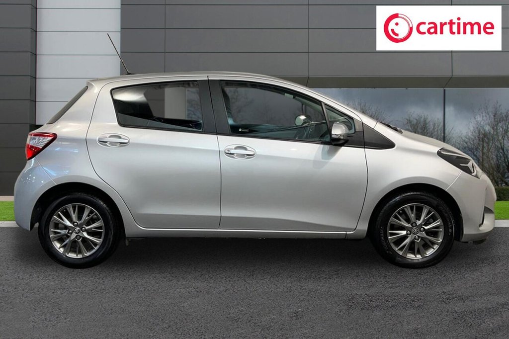 Used Toyota Yaris 2017 for sale - 76710823: Photo 2