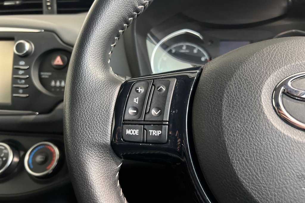 Used Toyota Yaris 2017 for sale - 76710823: Photo 25