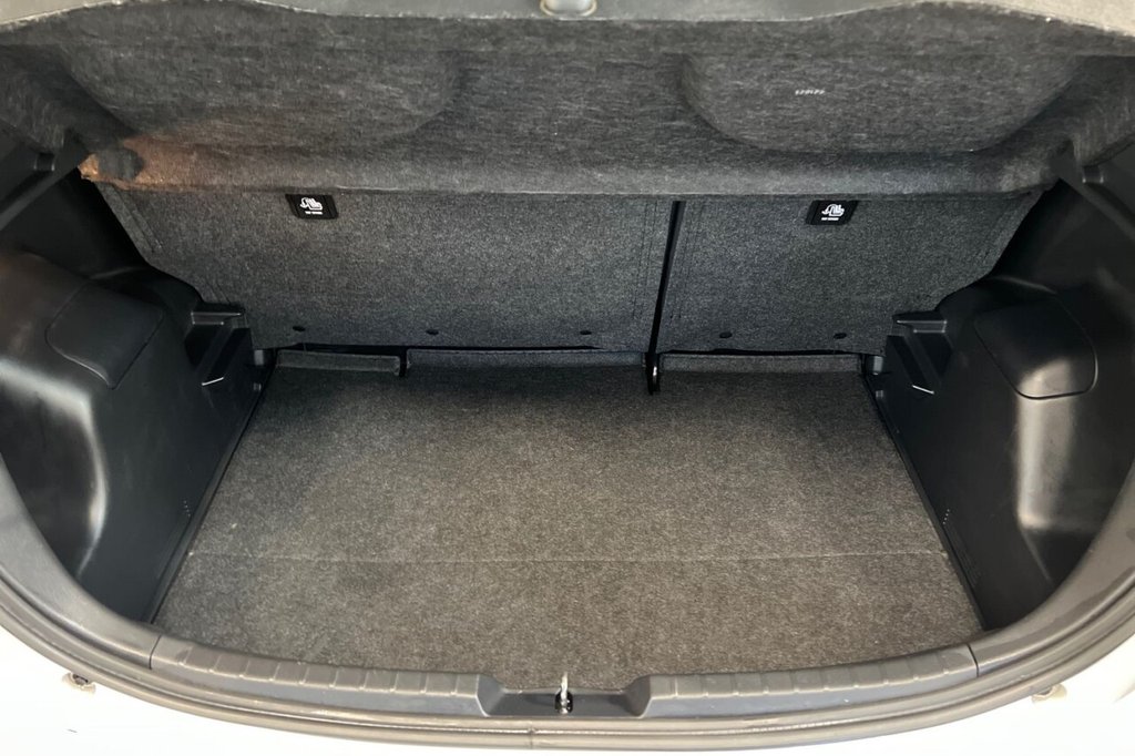 Used Toyota Yaris 2017 for sale - 76710823: Photo 41