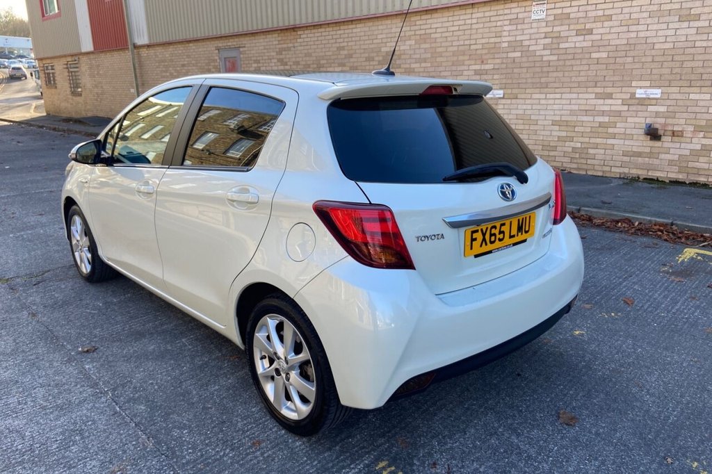 Used Toyota Yaris 2015 for sale - 76604460: Photo 24