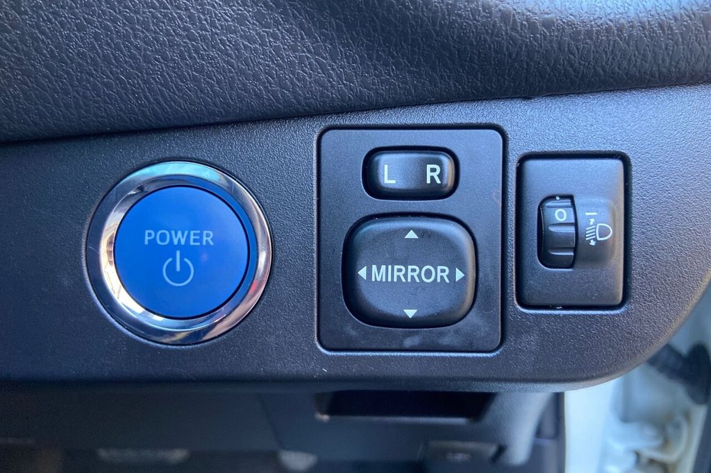 Used Toyota Yaris 2015 for sale - 76604460: Photo 37