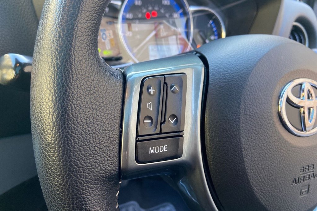 Used Toyota Yaris 2015 for sale - 76604460: Photo 39