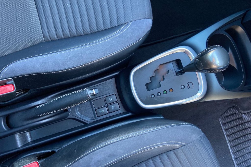 Used Toyota Yaris 2015 for sale - 76604460: Photo 41