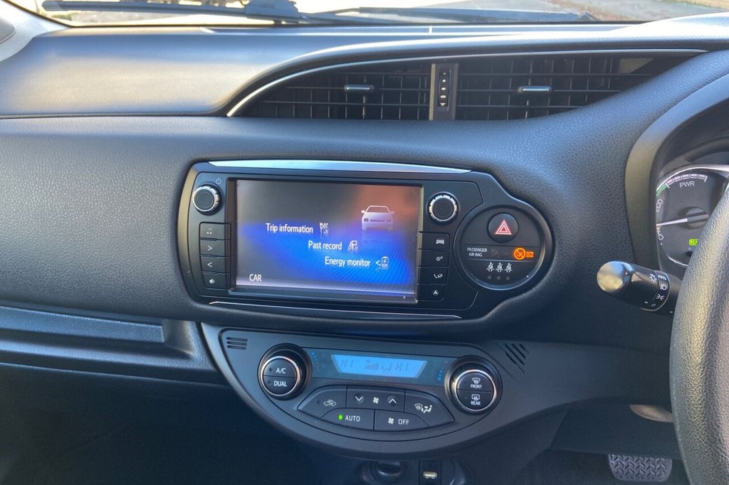 Used Toyota Yaris 2015 for sale - 76604460: Photo 44