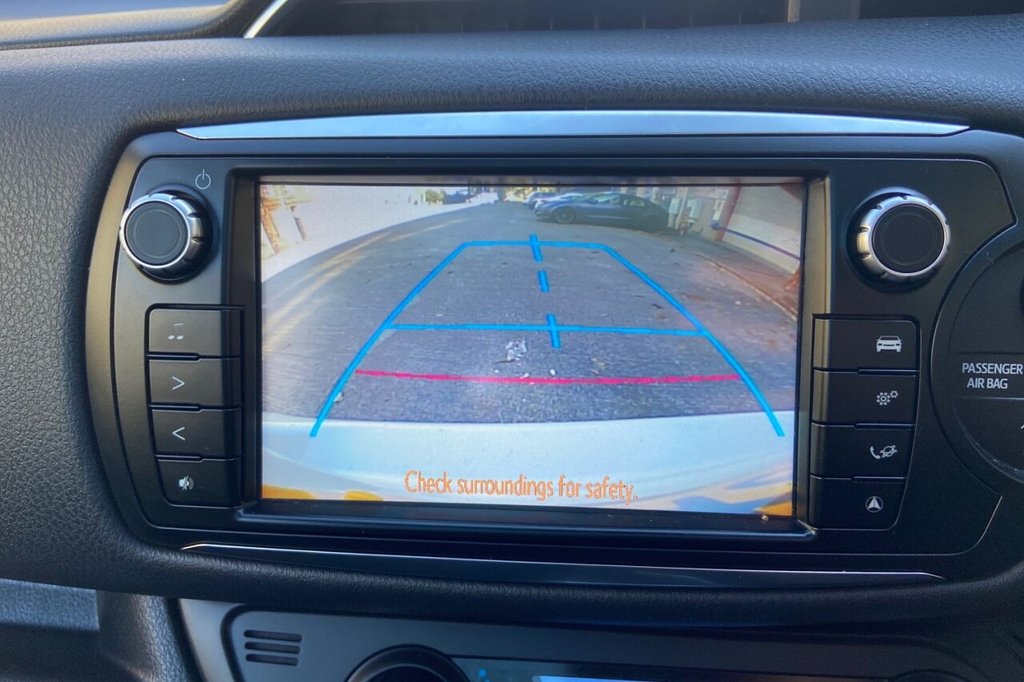 Used Toyota Yaris 2015 for sale - 76604460: Photo 47