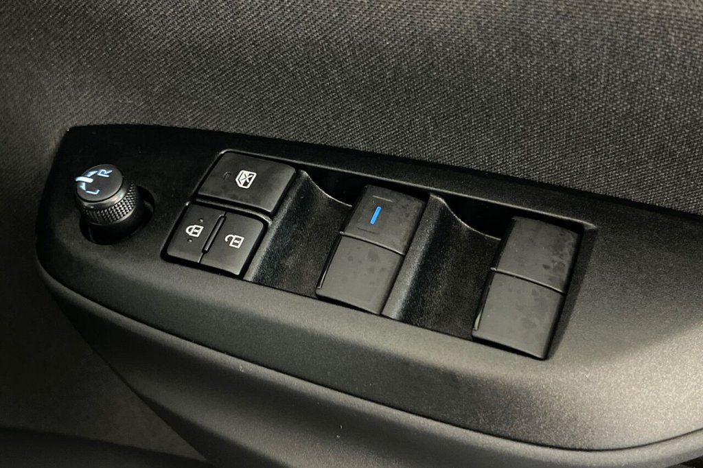 Used Toyota Yaris 2022 for sale - 76950268: Photo 36