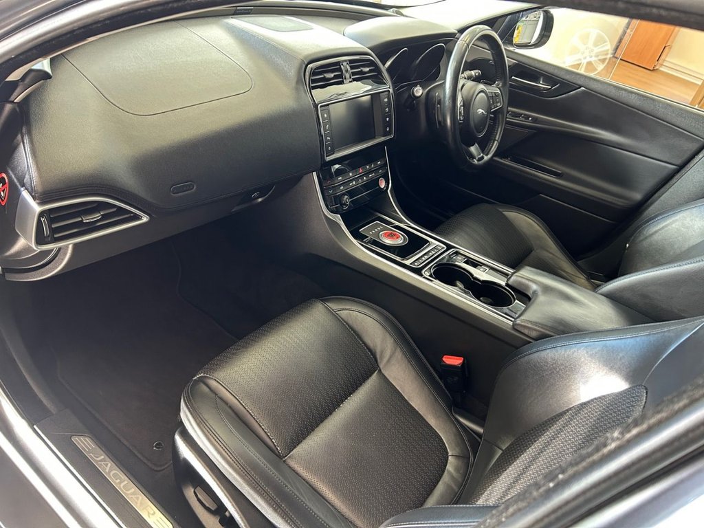 Used Jaguar XE 2015 for sale - 76185404: Photo 26