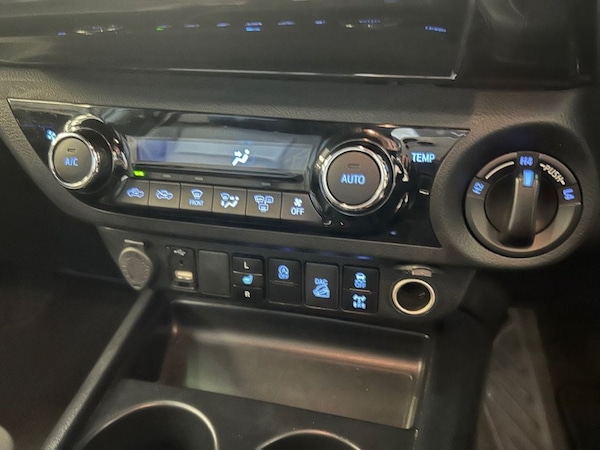 Used Toyota Hilux 2021 for sale - 75444692: Photo 19
